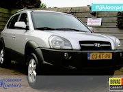 Hyundai Tucson - 2.0i 141pk Dynamic airco/cruise/bluetooth/trekhaak/LMvelgen