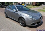 Alfa Romeo Giulietta - 1.4 T DISTINCTIVE / PDC / CLIMATE / NAVI