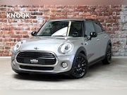 MINI Cooper - Hatchback Chili Serious Business Automaat 5 deurs / Navigati