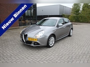 Alfa Romeo Giulietta - 1.4 T Distinctive Clima-Cruise-Trekhaak 12 Maanden Bovag Gar