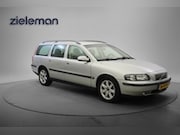 Volvo V70 - 2.4 Comfort Line Automaat - Airco, Leer, Cruise, Trekhaak