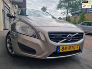 Volvo V60 - 1.6 T4 Kinetic Navi Airco ElecRam