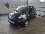 Peugeot 107 - 1.0-12V XR