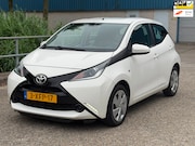 Toyota Aygo - 1.0 VVT-i x-play Grootscherm Airco Camera NAP 1 jaar APK