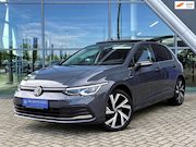 Volkswagen Golf - 2.0 TDI R-Line 150pk Panoramadak / Trekhaak / Massage Stoele