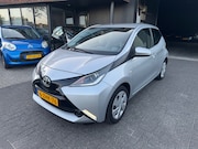 Toyota Aygo - 1.0 VVT-i x-play 5 DRS AIRCO CRUISE CAMERA APK 2027 ORIG NL