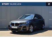 BMW X1 - xDrive25e M Sport Automaat / Sportstoelen / LED / Achteruitr