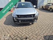 Hyundai i30 - 1.6i i-Motion Business TEKST LEZEN MOTOR DEFECT