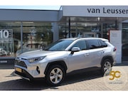 Toyota RAV4 - 2.5 HYBRID EXECUTIVE JBL NAVI APPLE/ANDROID EL-STOEL MET GEH