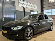 BMW 3-serie - 318i Luxury LEES TEKST