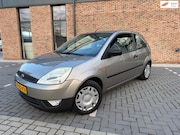 Ford Fiesta - 1.4-16V Ambiente | Automaat | Trekhaak | Airco