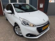 Peugeot 208 - 1.2 PureTech Signature / Navi / PDC / DAB / NAP