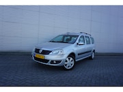 Dacia Logan Mcv - 1.6 Blackline 7p. Airco / Elektr. ramen / Trekhaak / Lm velg