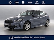 BMW 1-serie - 118i Business Edition Automaat / Navigatie / Panoramadak / L