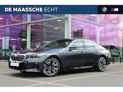 BMW 5-serie - 530e M Sport Automaat / Panoramadak / Parking Assistant Prof