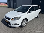 Ford Focus - 1.6 Ghia loopt en rijd goed vaste prijs