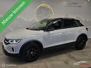 Volkswagen T-Roc - 1.5 TSI Style Ascot grey/Panorama/Keyless/IQ Light/Black Sty