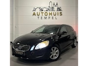 Volvo V60 - 1.6 D2 Momentum Airco Trekhaak Cruise Bluetooth Parkeersenso