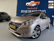 Peugeot 208 - 1.2 PureTech Style Pack Plus / bj.2015 / panoramadak / navig