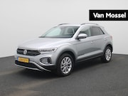 Volkswagen T-Roc - 1.5 TSI Life Edition 150pk | EM | Automaat | Navigatie | Cli
