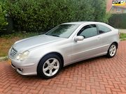 Mercedes-Benz C-klasse - Sportcoupé 180 K. hele mooie auto facelift perfect onderhoud