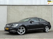 Mercedes-Benz C-klasse - Coupé 180 Ambition AMG Pano 19inch DEALER NAP