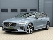 Volvo V60 - T6 Plug-in AWD Ultimate Dark|Long|360|B&W|Pano|HuD|Trekhaak