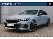 BMW 5-serie - 550e xDrive M Sport Automaat / Panoramadak / Adaptief onders