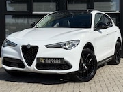 Alfa Romeo Stelvio - 2.0 T 280pk AWD Q4 Veloce Panoramadak Black Pack 2300kg Trek