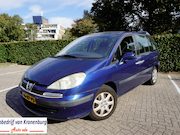 Peugeot 807 - 2.2 ST Premium 7 pers. lees tekst