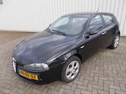 Alfa Romeo 147 - 2.0 T.Spark Distinctive ( APK KEURING BIJ AFLEVERING )