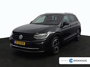 Volkswagen Tiguan - 1.5 TSI Active | Trekhaak | Camera | Navigatie | Stoel/Stuur