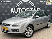 Ford Focus - 1.6-16V Ghia Automaat / NL-Auto / NAP / APK / Airco