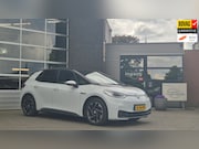 Volkswagen ID.3 - Life 58 kWh, pano, camera, stoelverwarming, trekhaak, app co