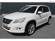 Volkswagen Tiguan - 2.0 TSI R-Line 4Motion SCHUIFDAK TREKHAAK NAVIGATIE