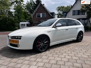 Alfa Romeo 159 - 1.7 Ti Distinc 200 PK Ecc Isofix Xenon Leder 19LM youngt