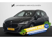 BMW 2-serie Active Tourer - 220i M Sport Trekhaak Leder Stoelverwarming 360-Camera