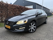 Volvo V60 - 2.4 D6 AWD Plug-In Hybrid Summum / AUTOMAAT / LEER / NAVI /