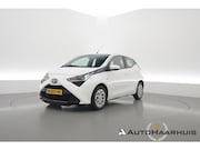 Toyota Aygo - 1.0 VVT-i x-play | Achteruitrijcamera | Apple CarPlay & Andr
