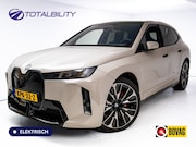 BMW iX - xDrive45 101 kWh M-Sport | Pano | Elec. Trekhaak | Luchtveri