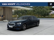 BMW i5 - eDrive40 M Sport / Panoramadak / Trekhaak / M Sportonderstel