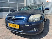 Toyota Avensis - 2.0 D-4D Executive Business - Bak Defect
