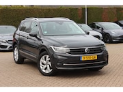 Volkswagen Tiguan - 1.5 TSI Elegance / 17.578 km! / Trekhaak / Camera / Carplay 
