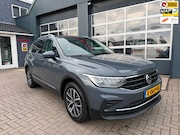 Volkswagen Tiguan - 1.5 TSI Life Business / ACC / IQ Light / Massage / Trekhaak
