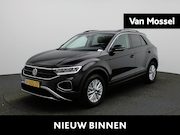 Volkswagen T-Roc - 1.0 TSI Life | Trekhaak | Parkeer sensoren | Virtual cockpit