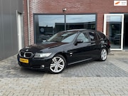 BMW 3-serie - 318i M LCI| Pano | Trekhaak | 1/2 Leer | Stoelverwarming |