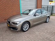BMW 3-serie - 318i Essential Sedan Navi! Automaat! Bj:2015 NAP
