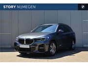 BMW X1 - xDrive25e M Sport Automaat / Sportstoelen / LED