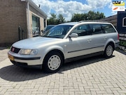 Volkswagen Passat - Variant 1.8-5V Trendline | lange apk | trekhaak | airco | cr