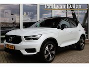 Volvo XC40 - 1.5 T4 211PK RECHARGE R-DESIGN Panodak | Leer | Wit Metallic
